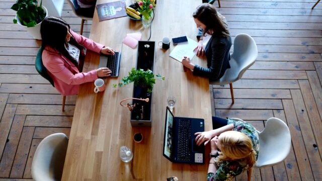 https://workinmind.org/wp-content/uploads/2023/08/Unispace-study-reveals-employees-crave-personal-office-space-despite-hot-desking-trends-640x360.jpeg